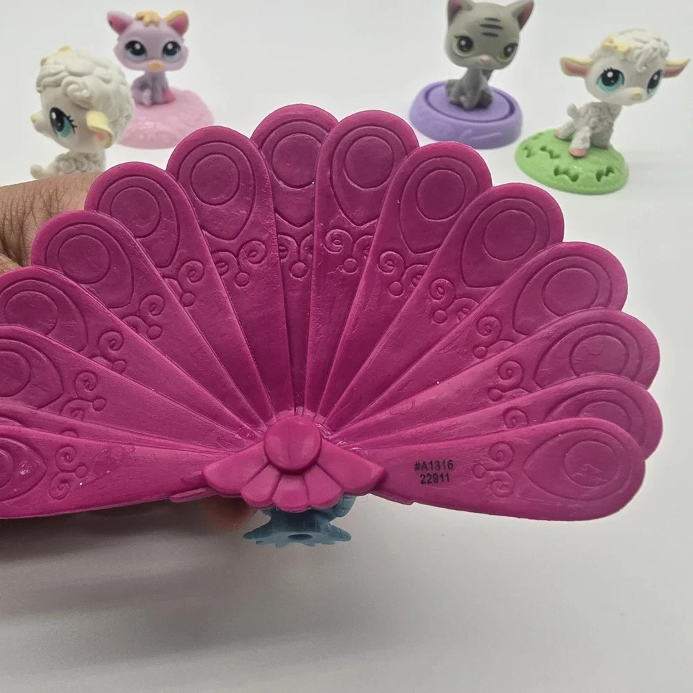 Lot of 4 Hasbro Littlest Pet Shop McDonalds Toys and‎ 1 LPS Peacock Bird